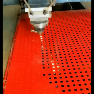 激光切割機(jī)金屬板切孔